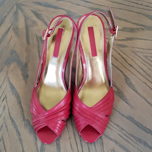 Bandolino Vintage Inspired Peep Toe Pumps - Picture 2 of 8
